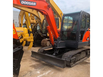 Excavadora de cadenas DOOSAN DH55