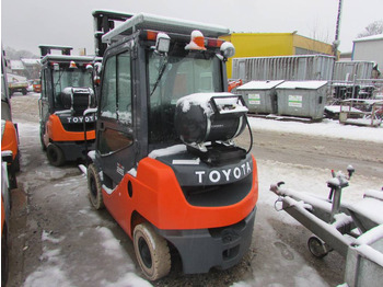 Carretilla elevadora de gas Toyota 02-8 FGF 25 Tonero 25 Gas Stapler 8.500 EUR: foto 3