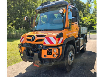 Camión caja abierta UNIMOG