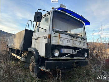 Camión caja abierta VOLVO