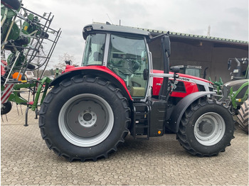 Tractor MASSEY FERGUSON 100 series