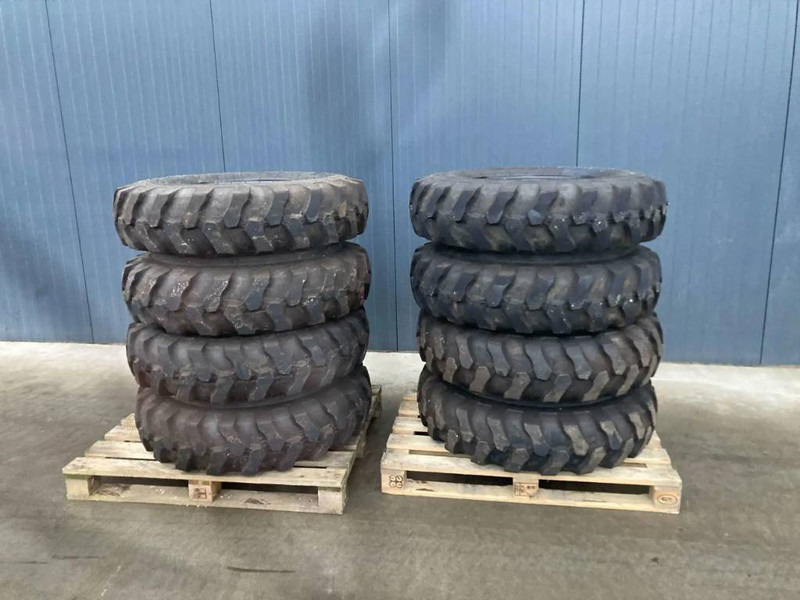 Neumáticos y llantas para Maquinaria de construcción nuevo Apollo 1000 x 20 Set / 10.00 x 20: 4x2 Tyres: foto 1