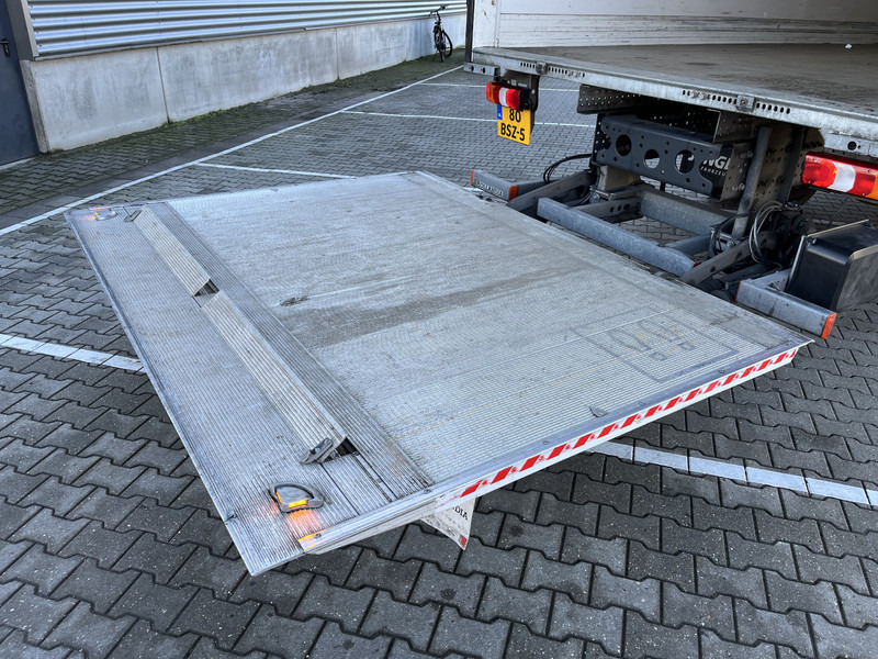 Camión caja cerrada Mercedes-Benz Actros 2124 / Box 7.5 mtr / Laadklep 2000 kg / APK TUV 05-25: foto 10