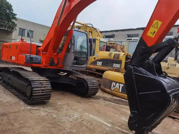 Excavadora de cadenas Japan Made Used Excavator Hitachi Ex200-1,Ex200 With Good Condition And Best Price Excavator Machine in Shanghai: foto 6