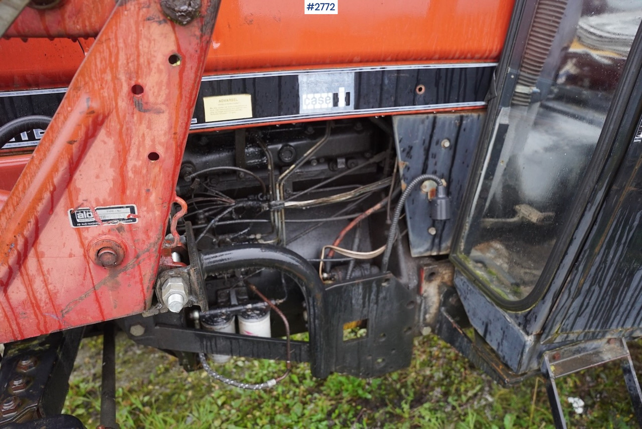 Tractor 1989 Case International 585 XL w/ Quicke Loader: foto 32