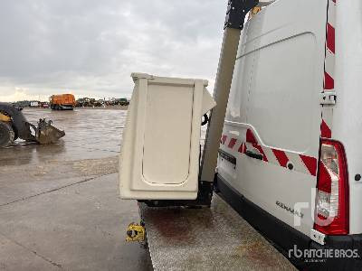 Camión con plataforma elevadora RENAULT MASTER Klubb K32 on Camion Nacelle: foto 31