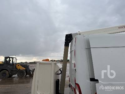 Camión con plataforma elevadora RENAULT MASTER Klubb K32 on Camion Nacelle: foto 30