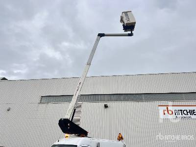 Camión con plataforma elevadora RENAULT MASTER Klubb K32 on Camion Nacelle: foto 22