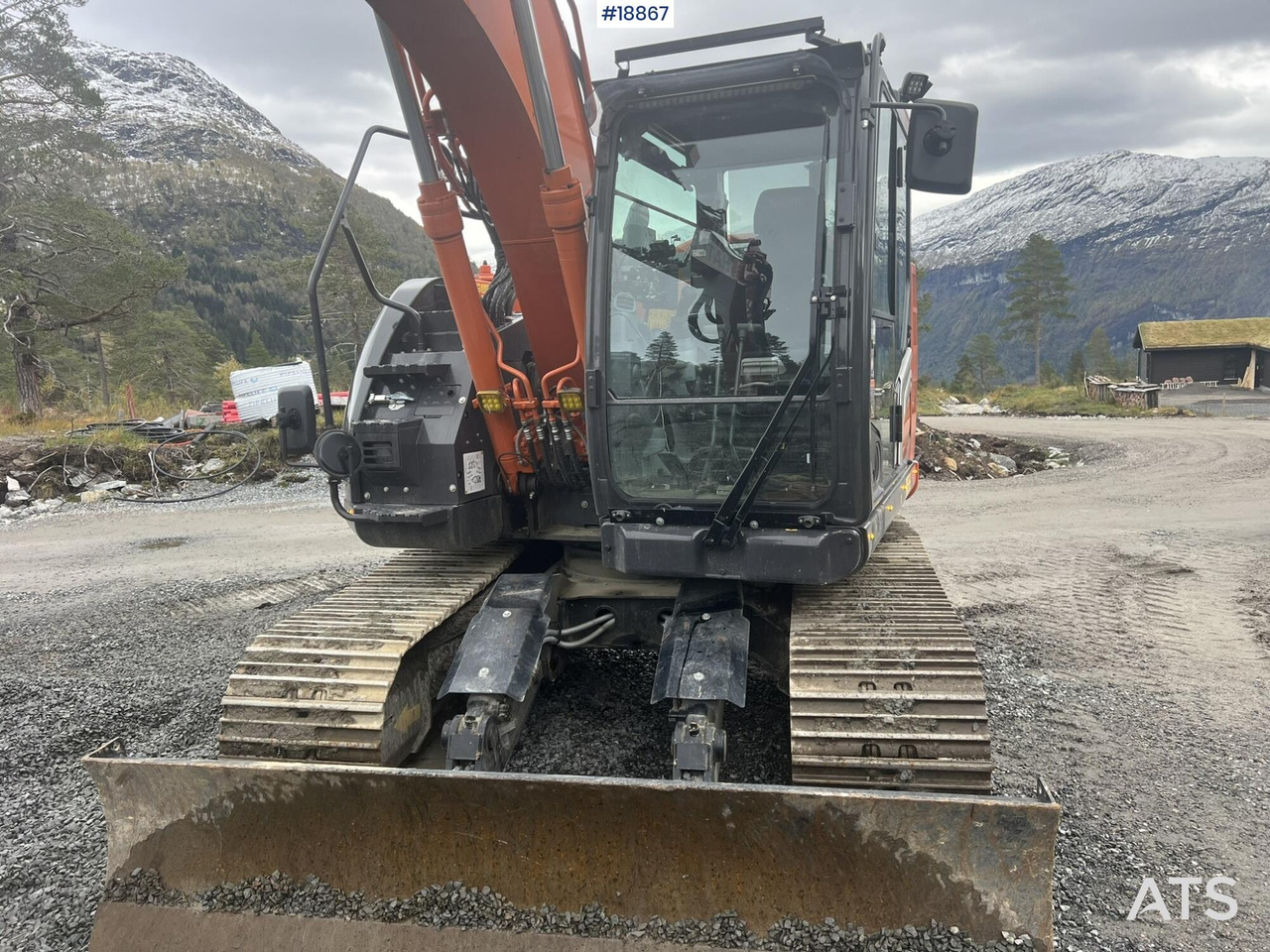 Excavadora Hitachi ZX135 US-7: foto 17