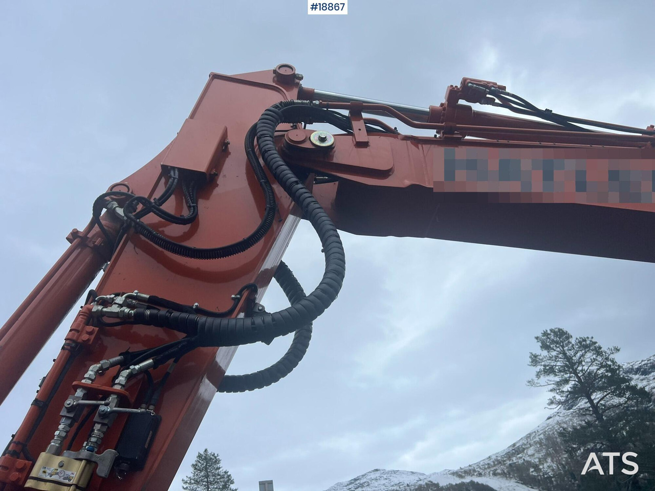 Excavadora Hitachi ZX135 US-7: foto 16