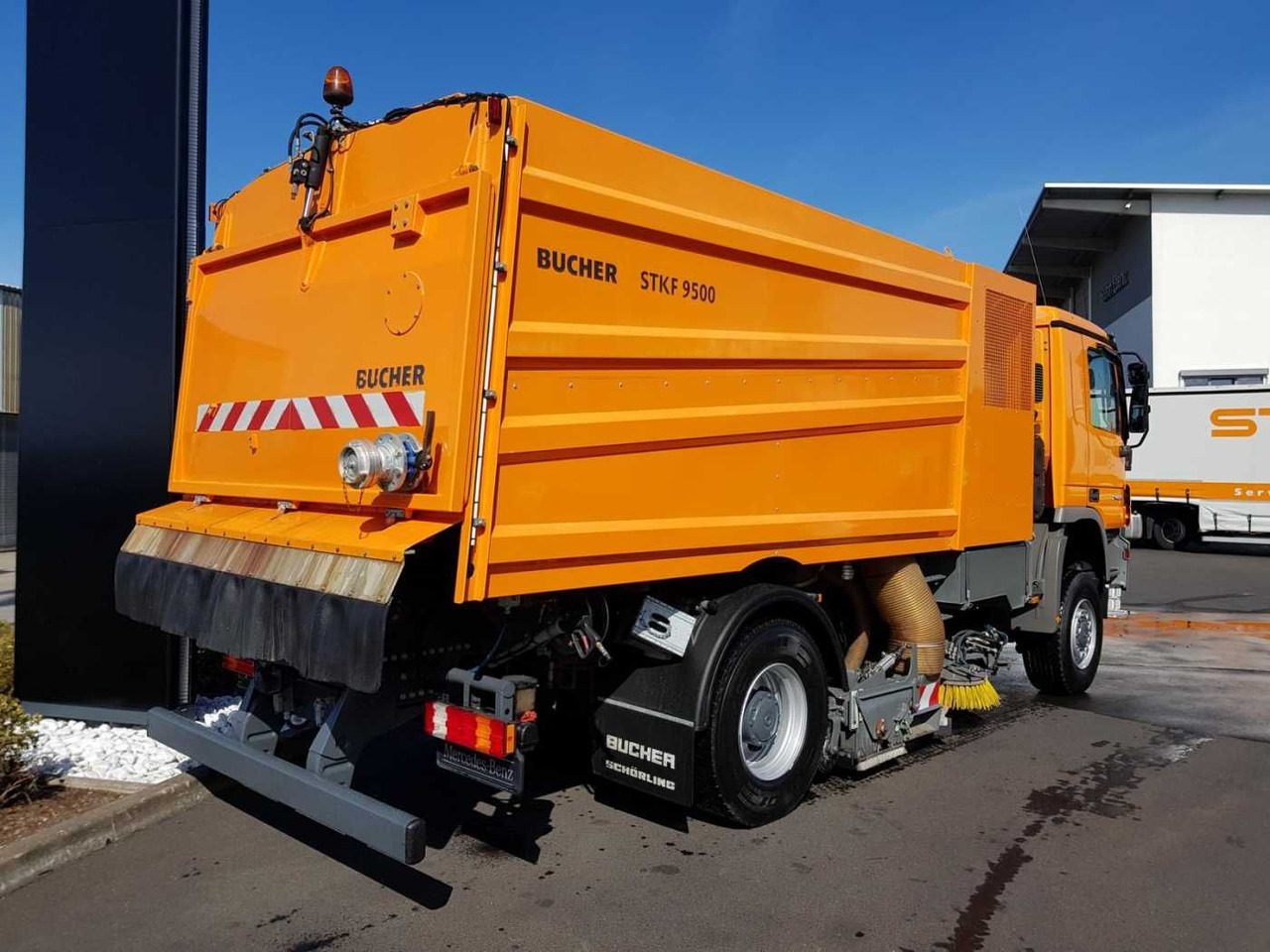 Barredora vial nuevo Mercedes-Benz Actros 2032 A 4x4 Bucher STKF 9500 Airport: foto 8