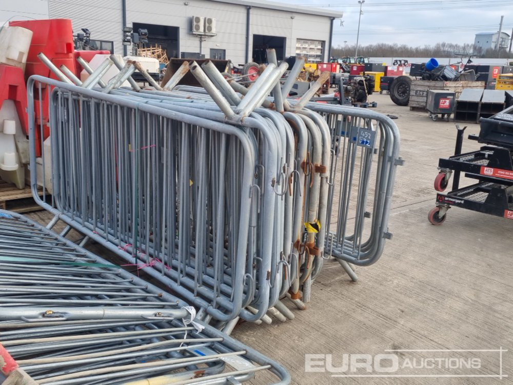 Equipo de construcción Bundle of Plastic Pedestrian Safety Barrier (5 of), Bundle of Metal Pedestrian Barrier (3 of), Bundle of Water Filled Barrier (3 of), Bundle of Plastic Mats: foto 23