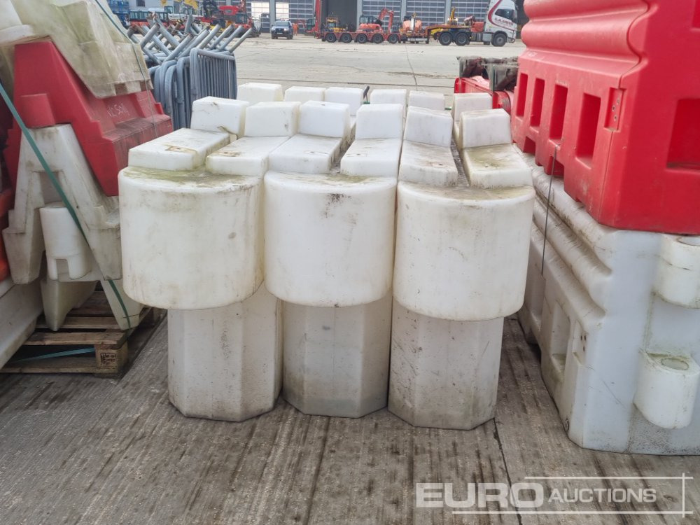 Equipo de construcción Bundle of Plastic Pedestrian Safety Barrier (5 of), Bundle of Metal Pedestrian Barrier (3 of), Bundle of Water Filled Barrier (3 of), Bundle of Plastic Mats: foto 11